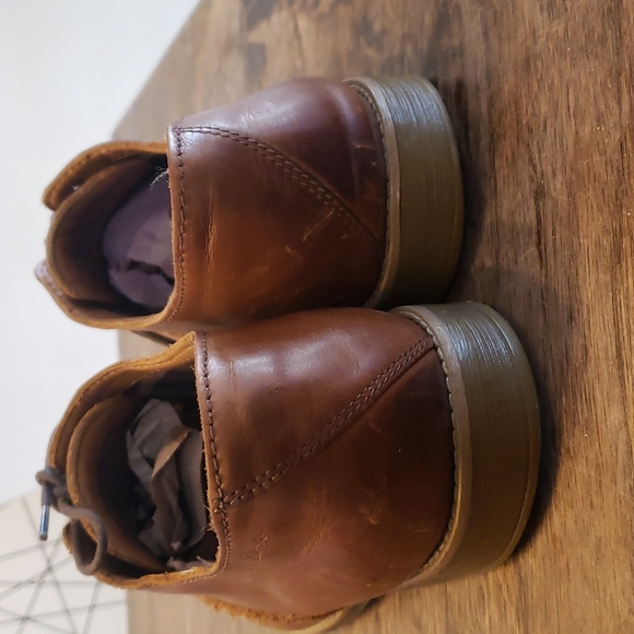 Clarks - Picture 5 of 8